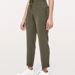 Lululemon On the Fly Khaki pants Woven used